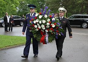 Возложение венков на кладбище "Хернли" в Базеле 9 мая 2014 г.