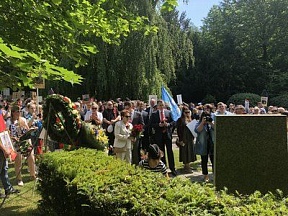 О торжественной церемонии возложения венков к монументу павшим советским войнам на кладбище «Хёрнли» (Базель)